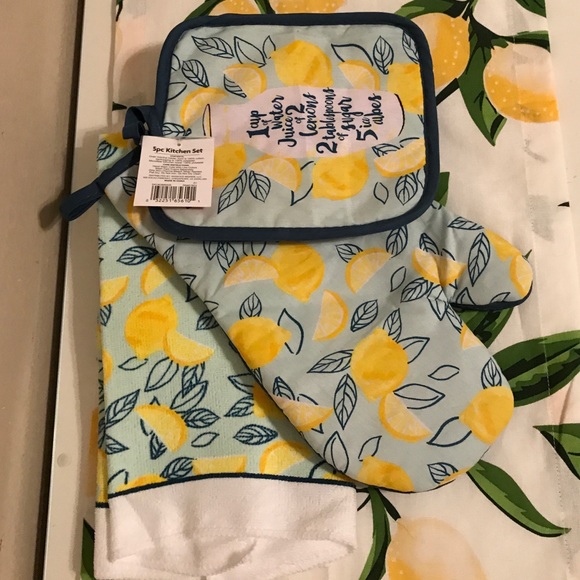 Lemon Towels, Lemon Pot Holders, Lemon Oven Mitt, Lemon Wash Cloths, S&P Shakers - Picture 5 of 15